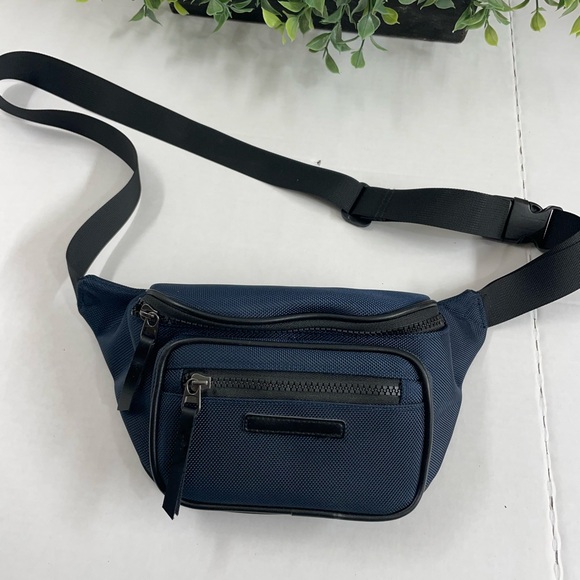 😍Stylish Navy Blue Men's Crossbody Bag - Picture 1 of 3